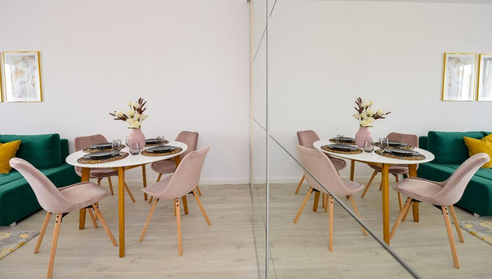 - Private Parking Apartment Bukarest