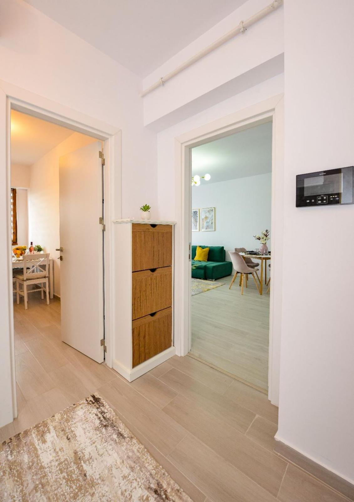 - Private Parking Apartment Bukarest